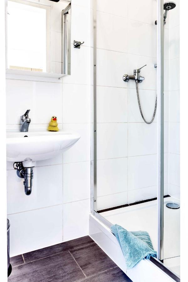 & Business 1150 * Wien
